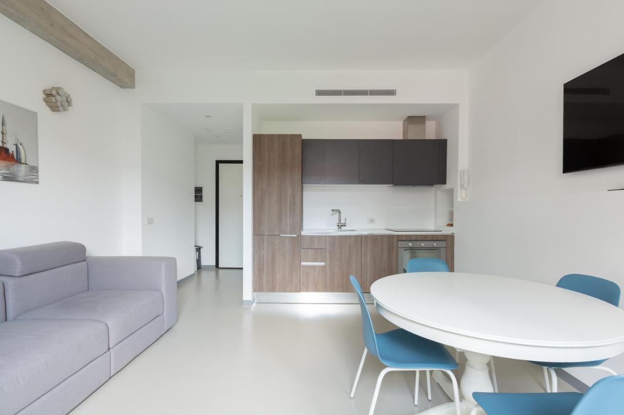 Porta Nuova Bright And Stylish Flat Milan