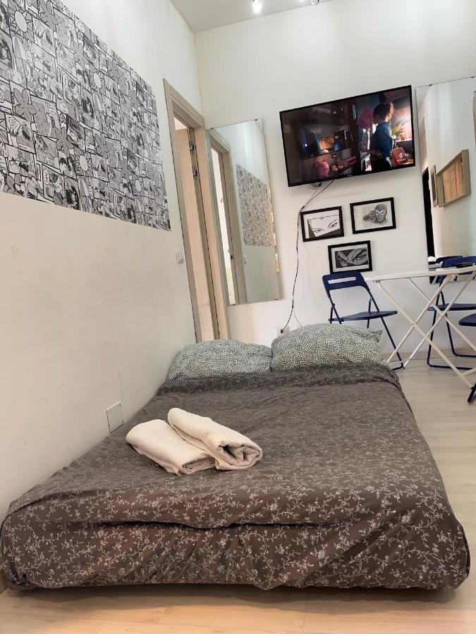 With A Big Balcony Close To The Metro Apartment