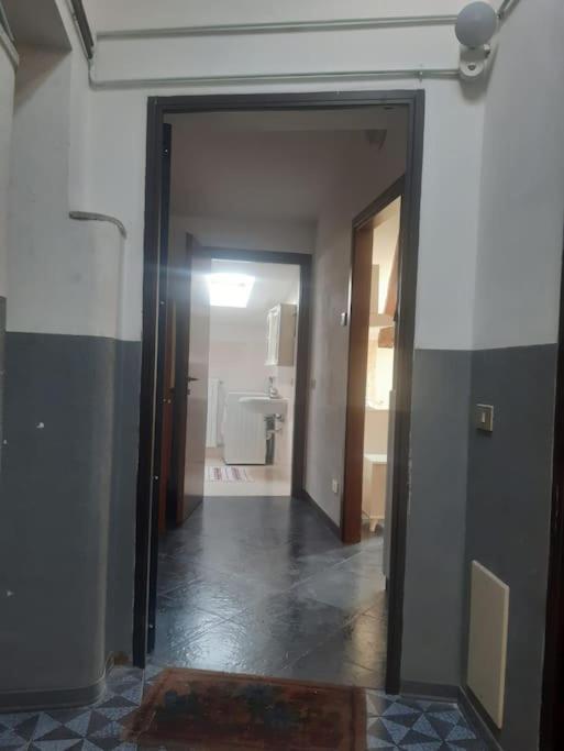 Monolocale Piano Alto Luminoso Pochi Minuti Metro Rossa Apartamento Milão