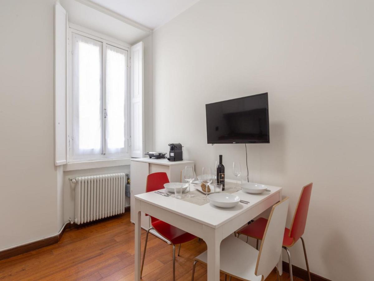 The Rent - Spacious Two-bedroom In Porta Romana Apartment *