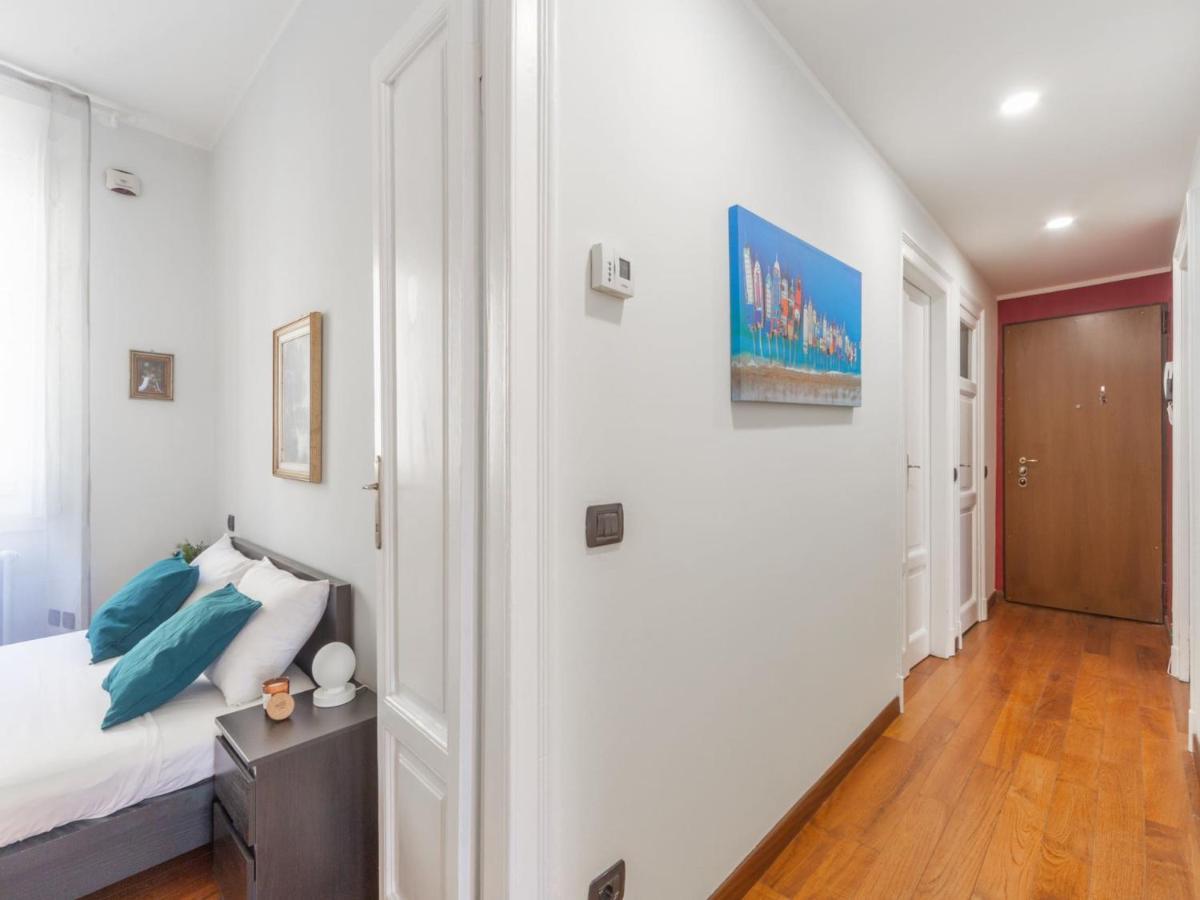 The Rent - Spacious Two-bedroom In Porta Romana Apartment Mailand