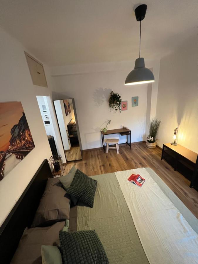 Apartment Stylish 3 Km Away From Duomo - Netflix, Wi-fi, All Comforts Included *
