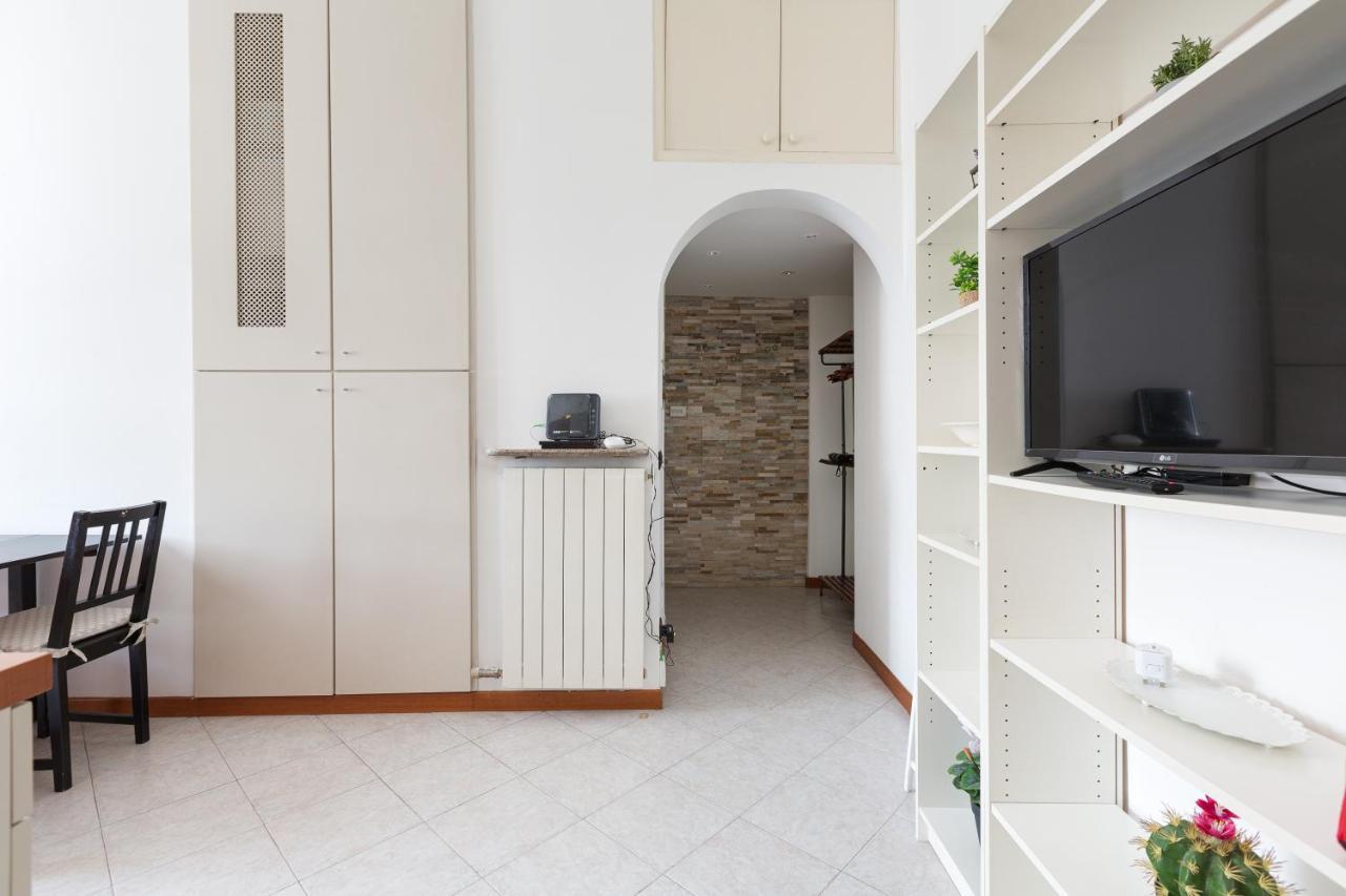 Roomy X5 - 850 M Far From Famagosta Mm2 Apartment Mailand