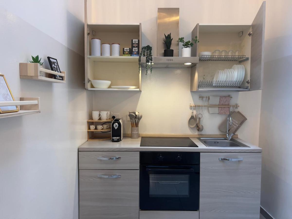 Regina In Porta Romana 3 - Sky Tv, Wifi & Breakfast Box Apartment *
