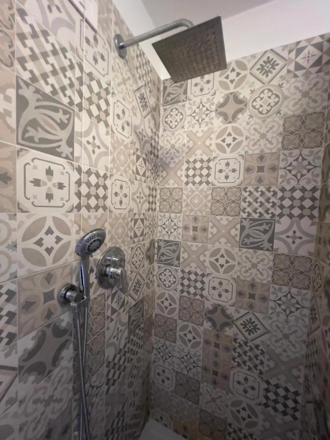 Regina In Porta Romana 3 - Sky Tv, Wifi & Breakfast Box Apartment