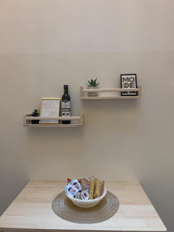 Regina In Porta Romana 3 - Sky Tv, Wifi & Breakfast Box