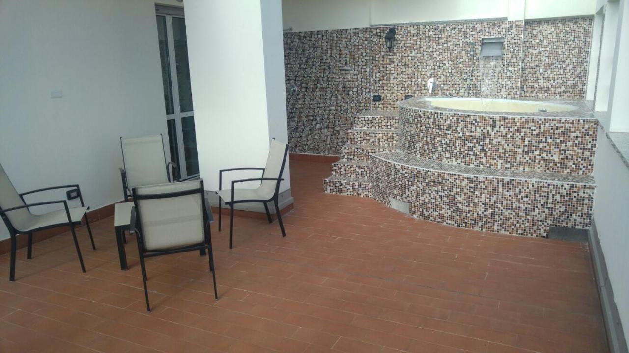 - Doppia Con Bagno Privato In Stupendo Attico Con Vista Mozzafiato Frühstückspension