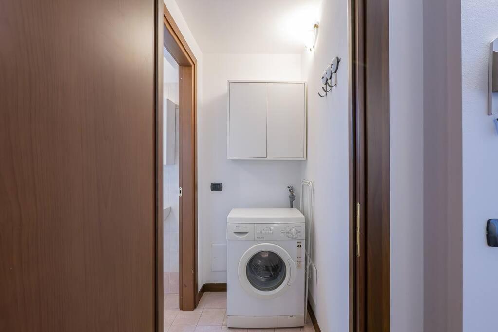 Youhosty - Ampere 102 Milan