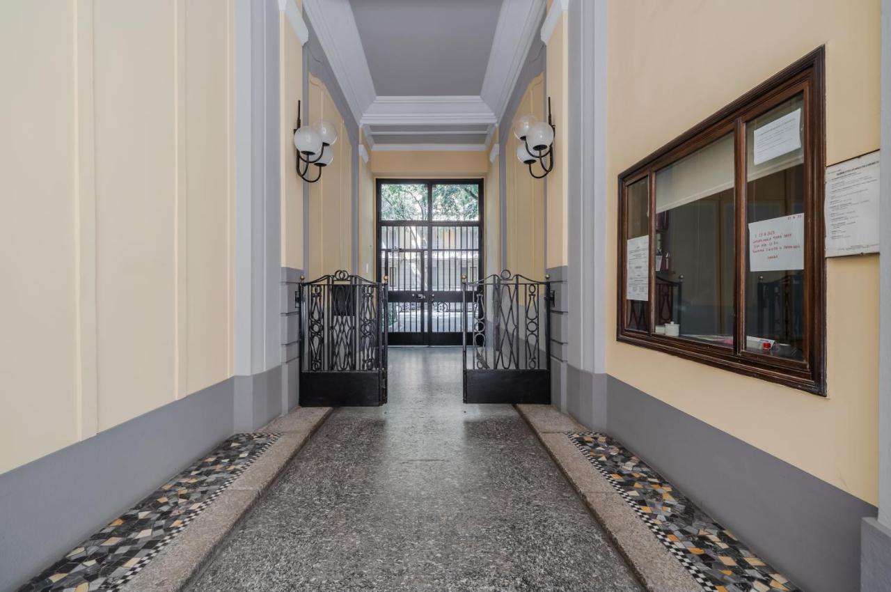 Apartamento Lovely In Milano-porta Romana W/ Balcony Milão