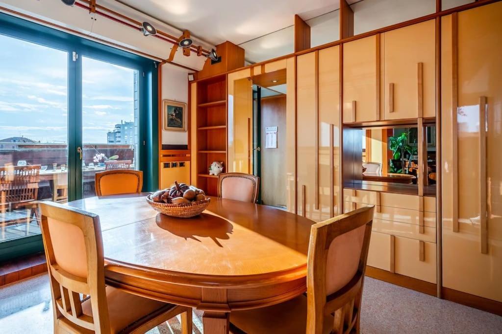 Luxury Penthouse - Sauna, Garage, Office, Terrace Apartment Mailand