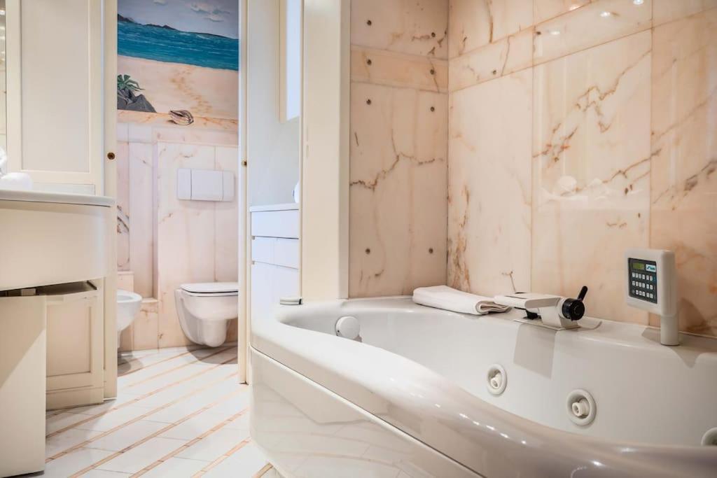 Luxury Penthouse - Sauna, Garage, Office, Terrace Apartment Mailand