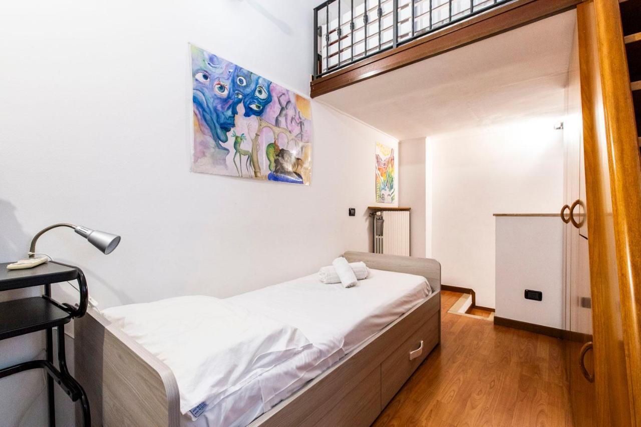 Extensive Terrace Navigli Toy Artistic Apartamento Milão
