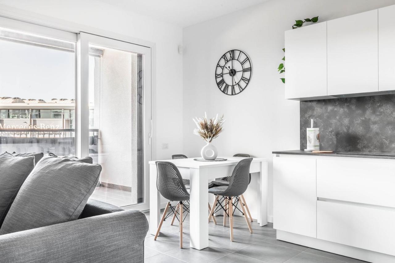 Apartamento Harmony House - Rho Fiera 6min - Free Parking - Terrace *