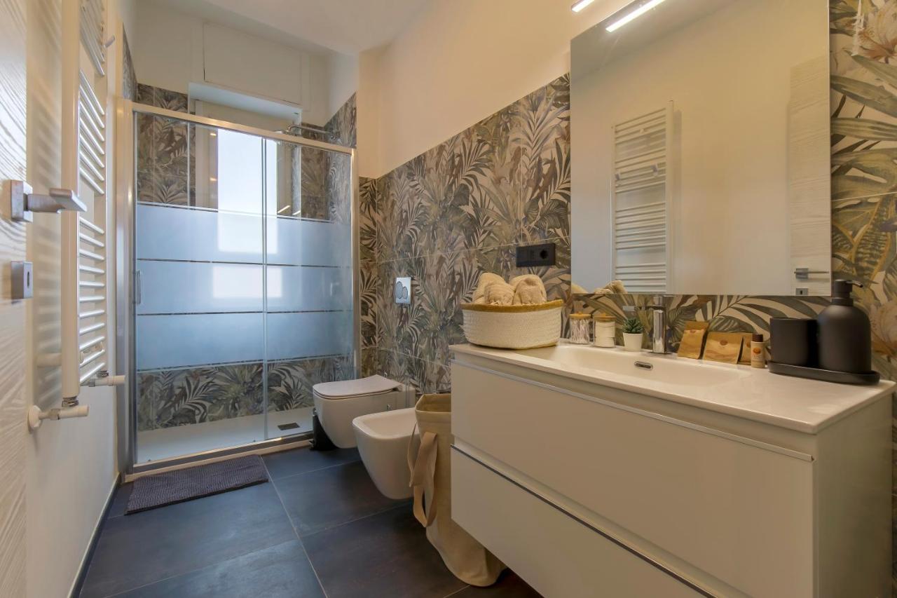 Modern & Bright 2 Bedroom Flat 50m From M4 Stop