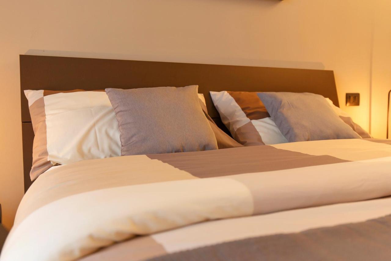 Apartamento Modern & Bright 2 Bedroom Flat 50m From M4 Stop Milão