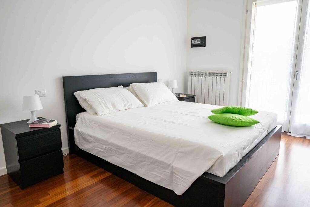 Apartment Luminoso Trilocale Affori Centro Milan