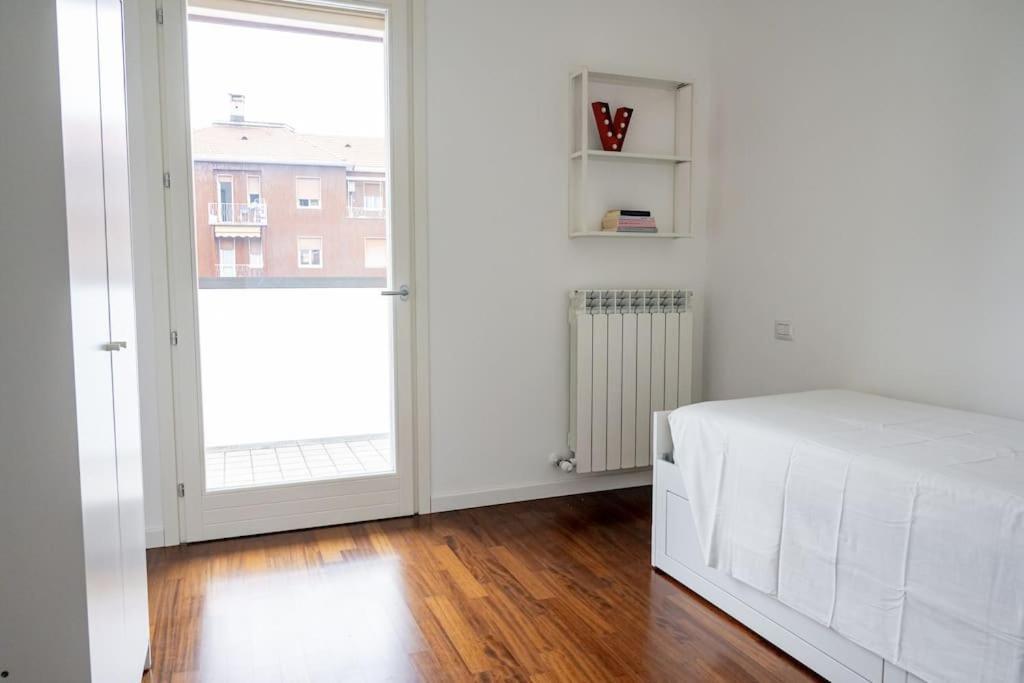 Apartment Luminoso Trilocale Affori Centro