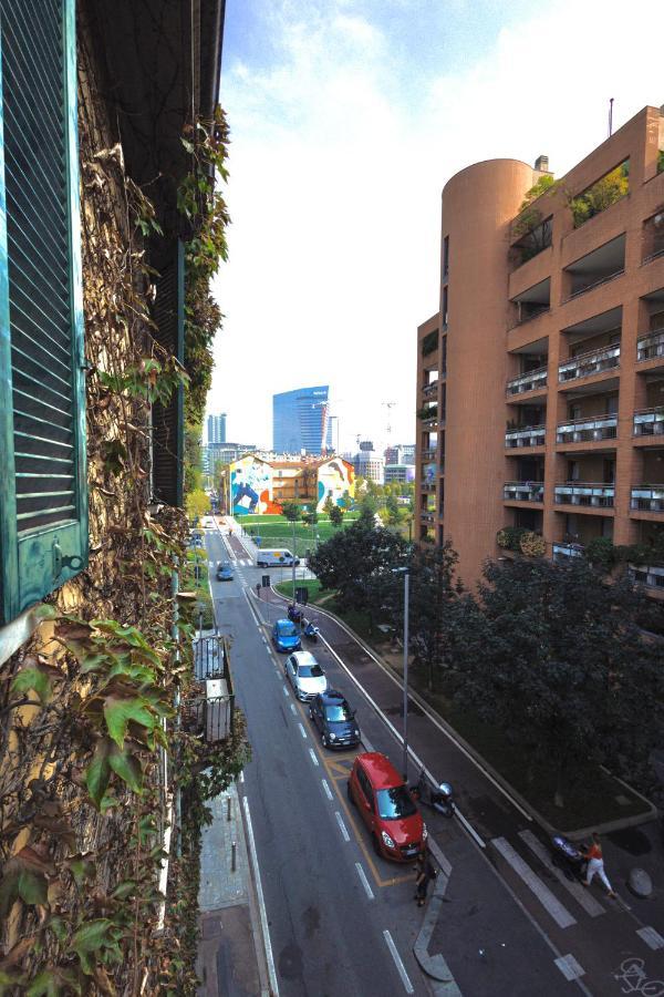 The Of Fame - Bosco Verticale View *