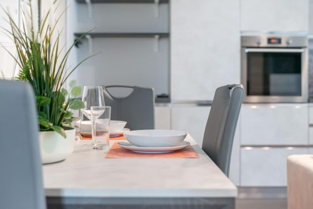 Apartment We - Uptown74 Bloom - *