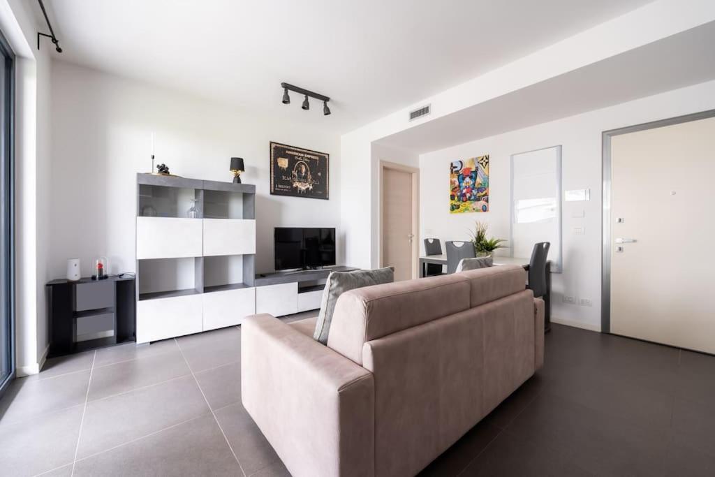 Apartment We - Uptown74 Bloom - *