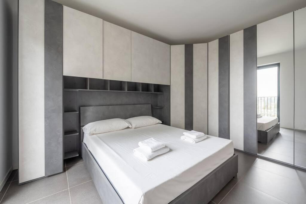 Apartment We - Uptown74 Bloom -