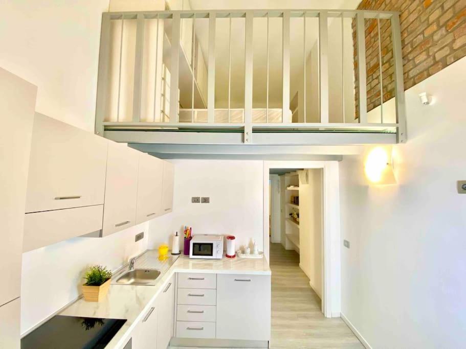 Loft Di Lusso - Metro E Centro Apartment *