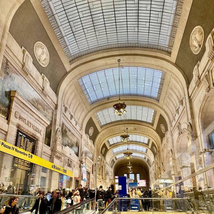 - Stazione *
