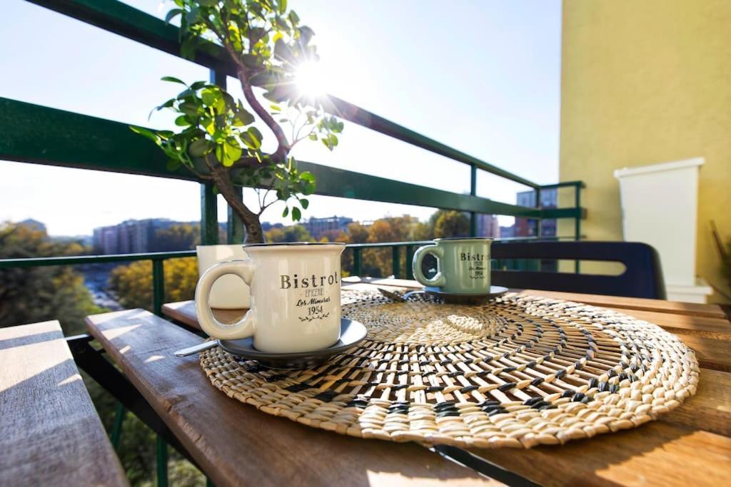 Charmy & Cozy Panoramic Flat 50m From M4 Stop *
