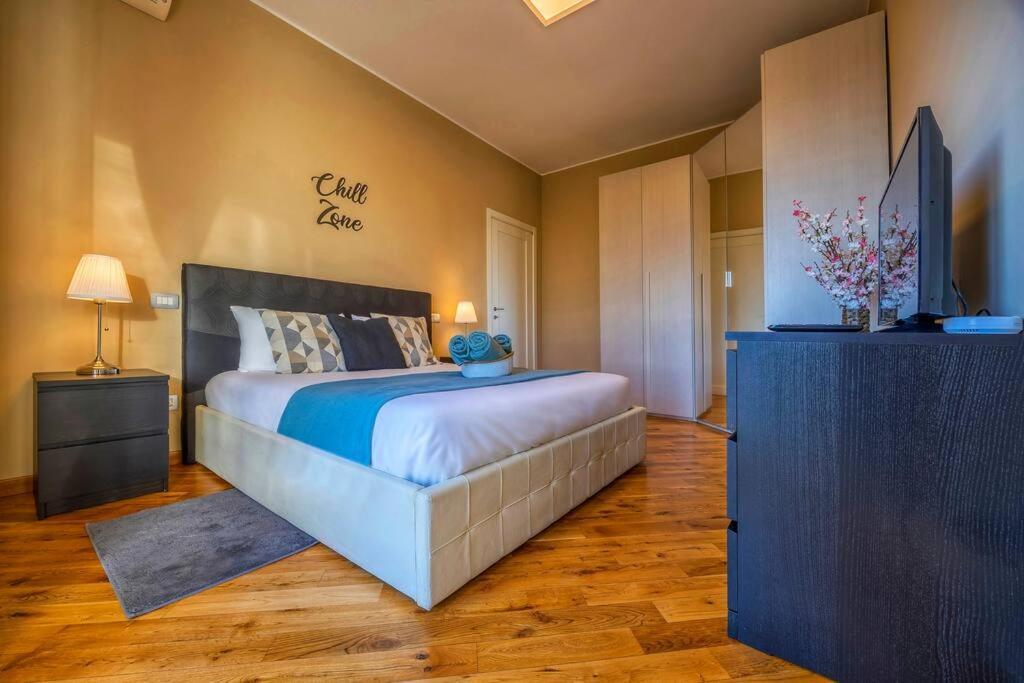 Sunny & Updated Flat With Panoramic View 50m From M4 Stop