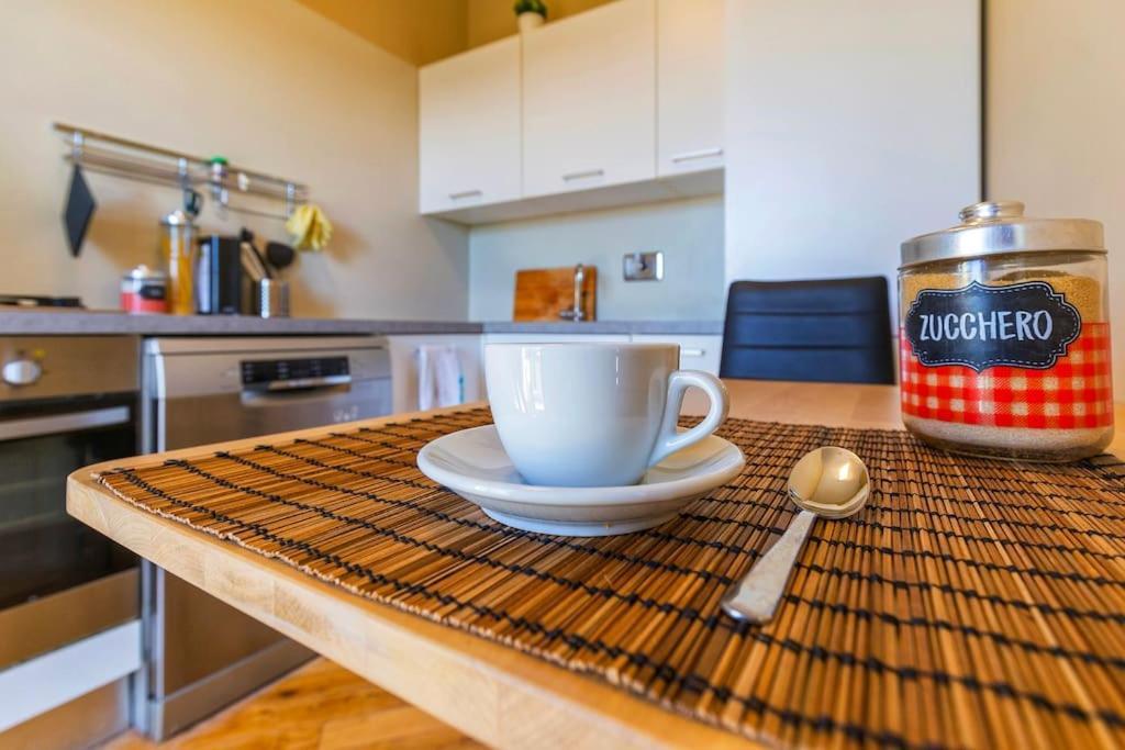 Sunny & Updated Flat With Panoramic View 50m From M4 Stop * Mailand