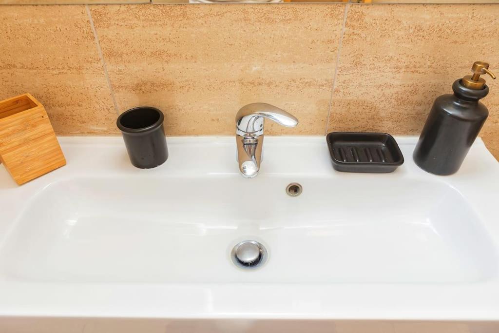 Sunny & Updated Flat With Panoramic View 50m From M4 Stop Apartment Mailand