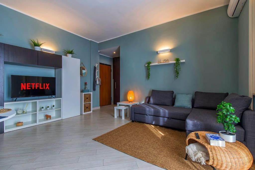 Charmy & Cozy Panoramic Flat 50m From M4 Stop Apartment