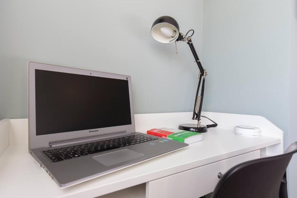 Charmy & Cozy Panoramic Flat 50m From M4 Stop Apartment *