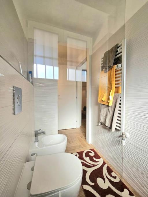 Grazioso Bilocale Ristrutturato Vicino Stazione/metro Apartamento Milão