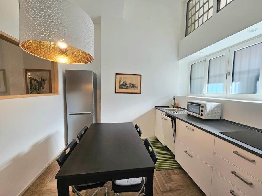 Grazioso Bilocale Ristrutturato Vicino Stazione/metro Apartamento Milão