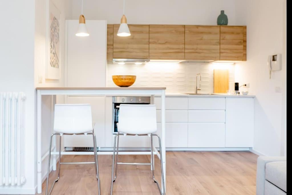 Apartamento Luxury 1 Bedroom Apartment, Close To San Siro, Fiera And 10 Min Metro To Duomo Milão