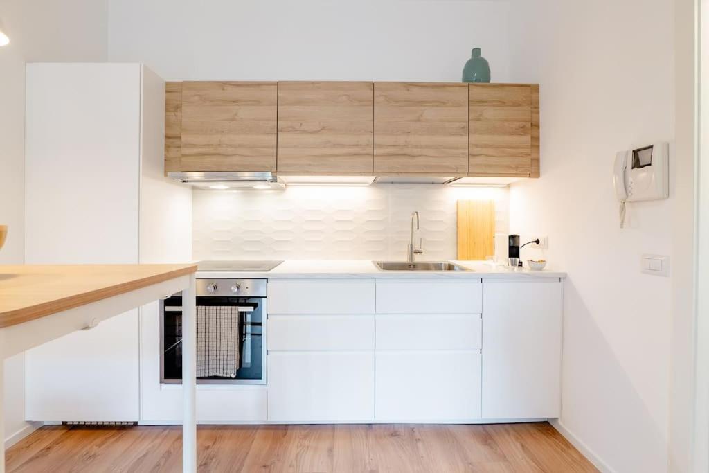 Luxury 1 Bedroom Apartment, Close To San Siro, Fiera And 10 Min Metro To Duomo * Milão