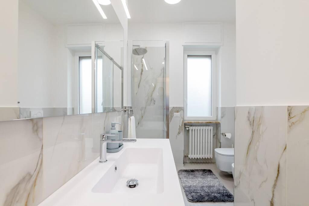Luxury 1 Bedroom Apartment, Close To San Siro, Fiera And 10 Min Metro To Duomo * Milão