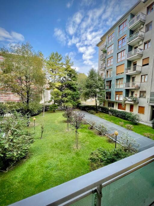 Luxury 1 Bedroom Apartment, Close To San Siro, Fiera And 10 Min Metro To Duomo Apartamento Milão