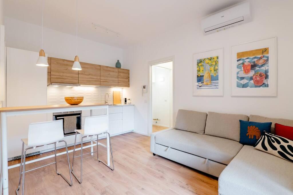 Luxury 1 Bedroom Apartment, Close To San Siro, Fiera And 10 Min Metro To Duomo Apartamento