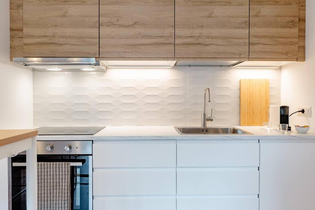 Luxury 1 Bedroom Apartment, Close To San Siro, Fiera And 10 Min Metro To Duomo Apartamento