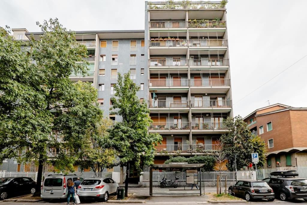Luxury 1 Bedroom Apartment, Close To San Siro, Fiera And 10 Min Metro To Duomo Apartamento *