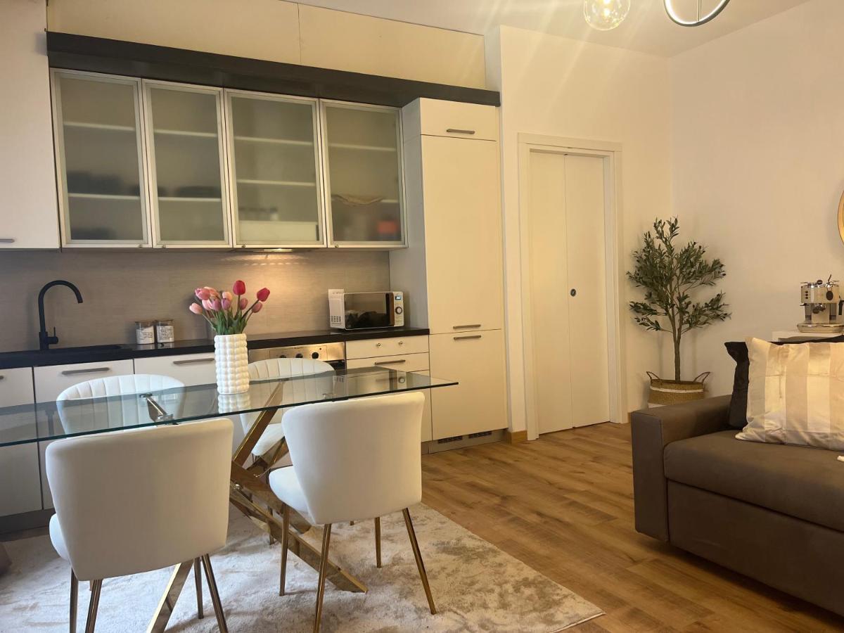 Apartment Regina In Bocconi Mailand