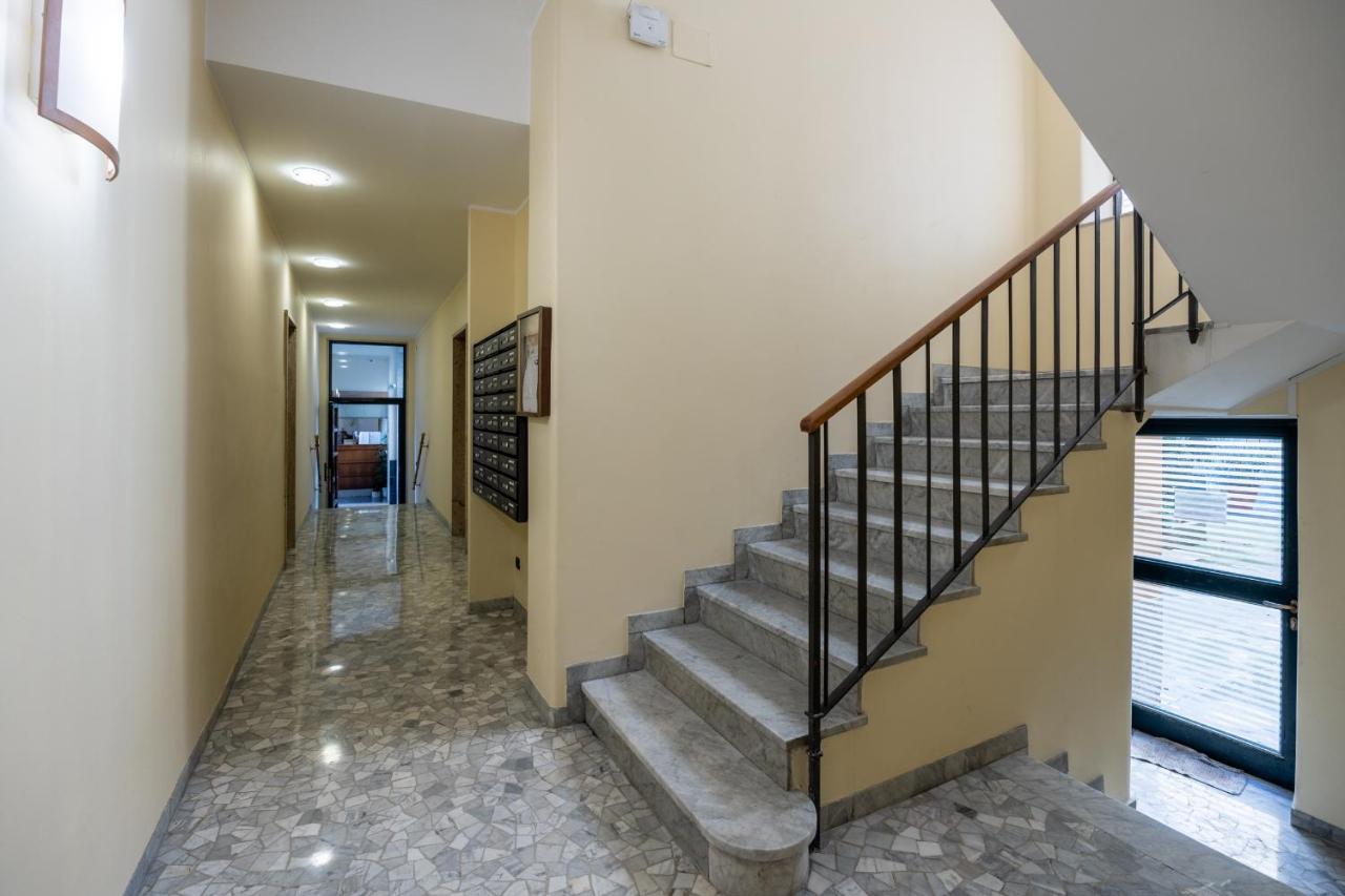 Apartment Elegant Citylife Apartment- Metro Access - Double *