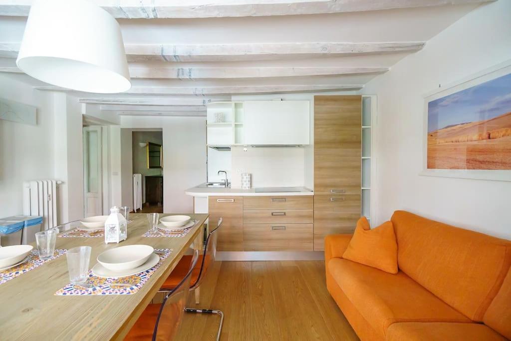 Apartment Brera-moscova Duomo 15 Minuti A Piedi Milan