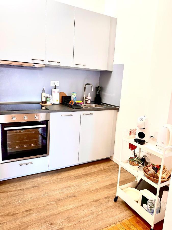 Daniela's Spazioso Ai Navigli Apartamento Milão