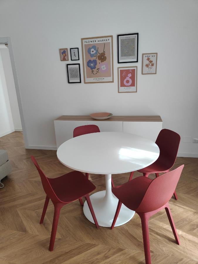 Elegante Bilocale A Con Balcone Apartamento Milão