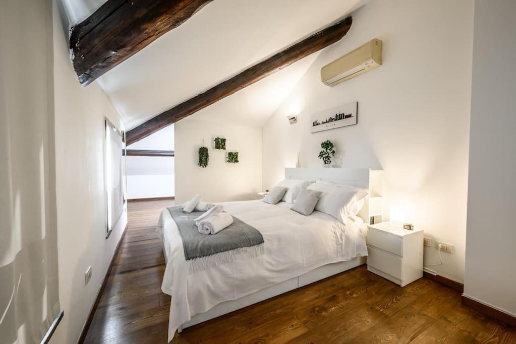 Buenos Aires' Nest - 10 Minutes From Duomo With Terrace Apartment *