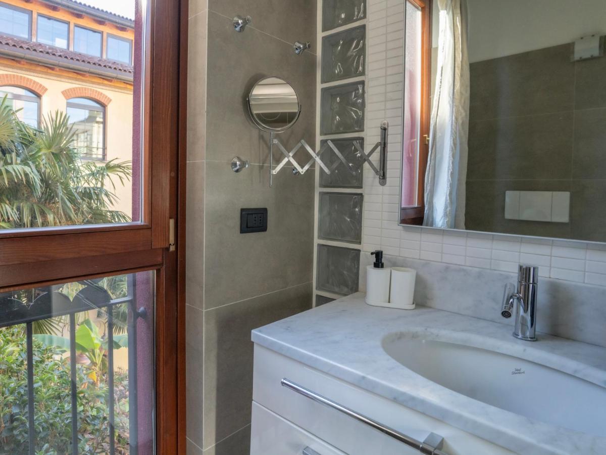 Apartment Bastia Rf Prada Scalo Romana Bocconi Ieo Ied Forum Assago Magazzini Generali Mailand