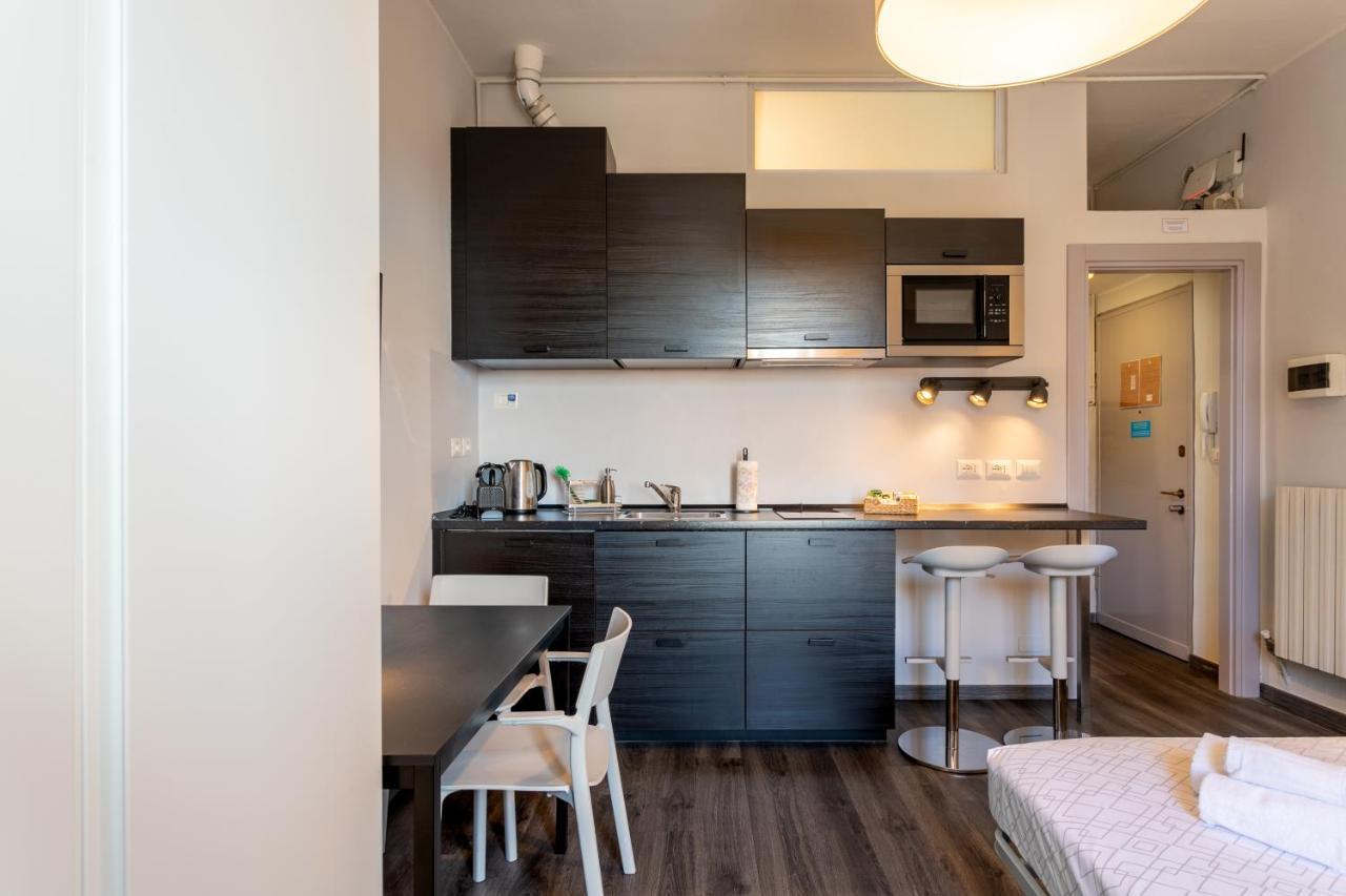 Apartment Luna Homes - In Farini Milan